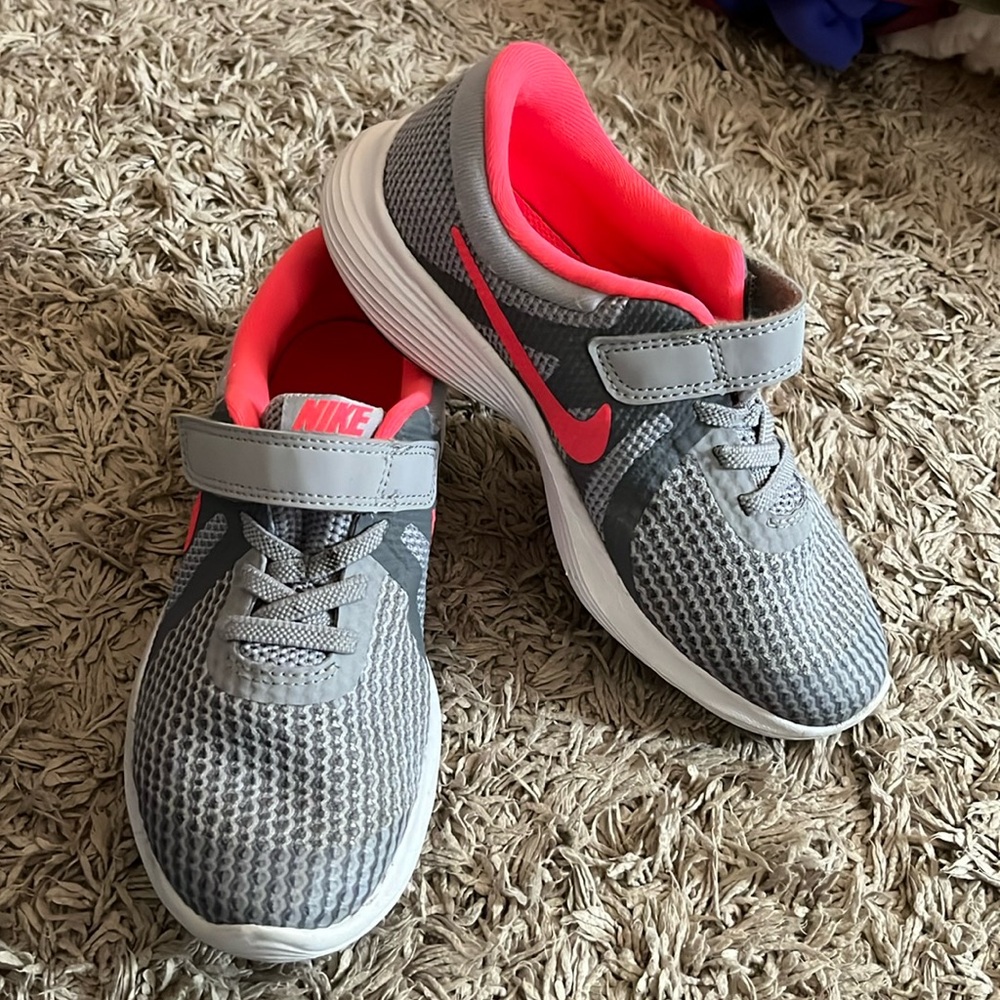 Girls size 13c Nike sneakers